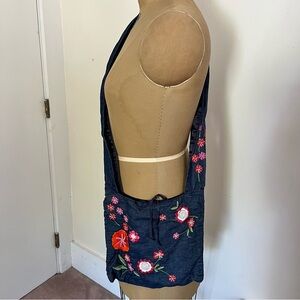 2/$20 Vintage Embroidered Beaded Women’s Bindle Bag